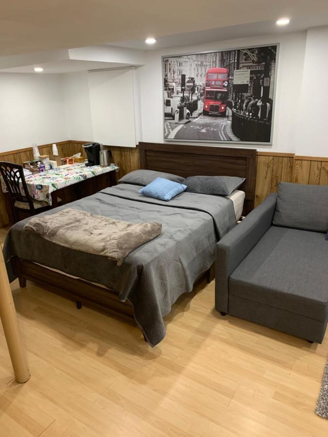 ホテル Big Oasis Studio Near Airport Yyz トロント エクステリア 写真