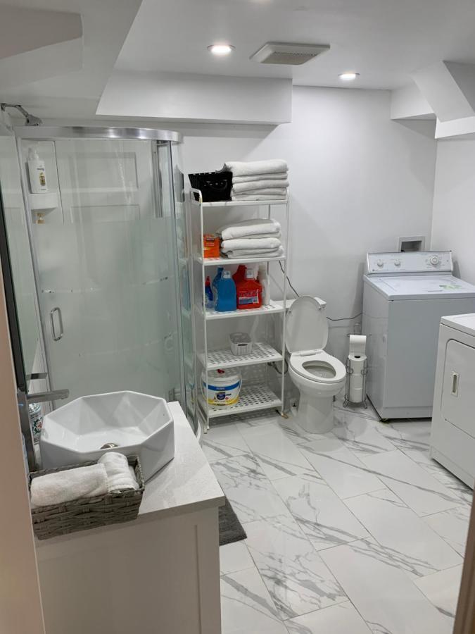 ホテル Big Oasis Studio Near Airport Yyz トロント エクステリア 写真