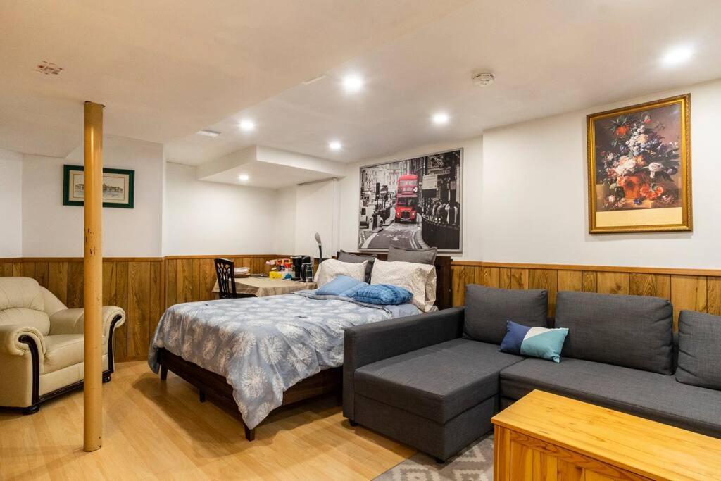 ホテル Big Oasis Studio Near Airport Yyz トロント エクステリア 写真