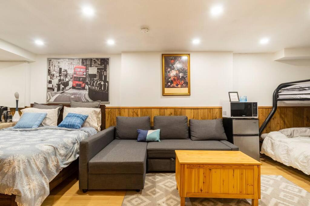 ホテル Big Oasis Studio Near Airport Yyz トロント エクステリア 写真